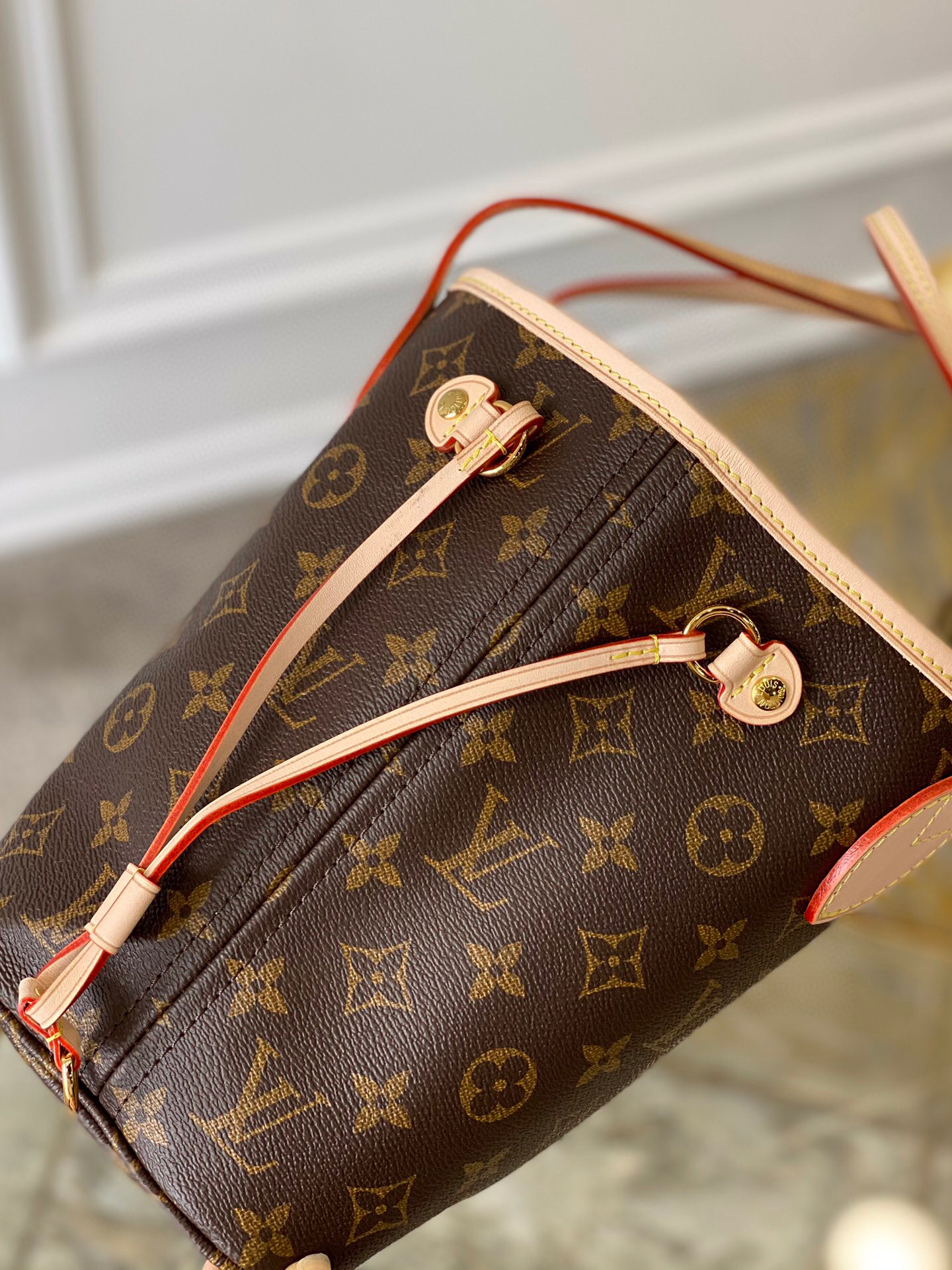 l**is V*t*n neverfull pm
