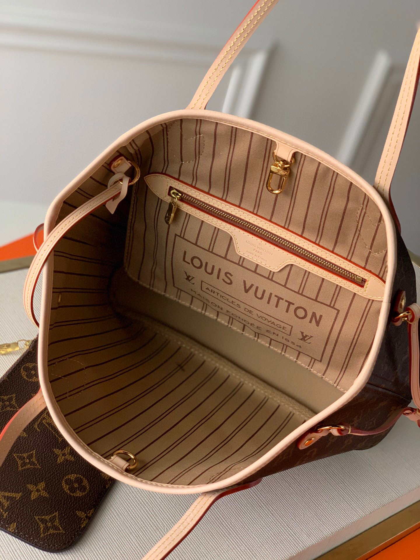l**is V*t*n neverfull pm