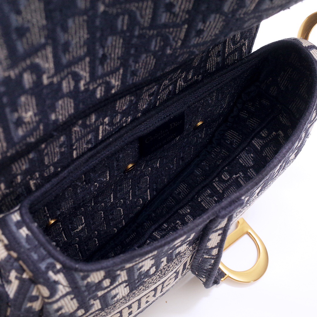 D*or saddle blue