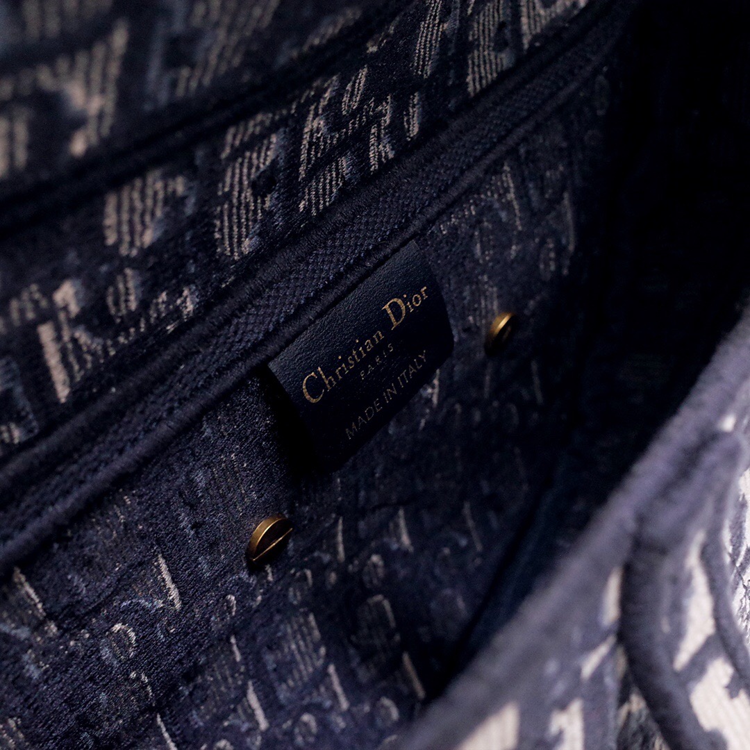 D*or saddle blue
