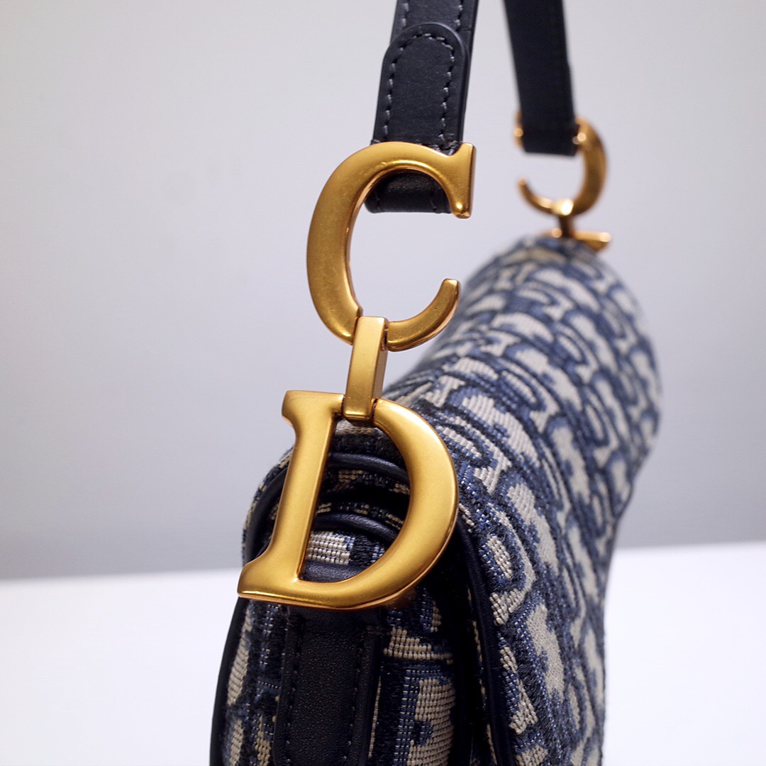 D*or saddle blue