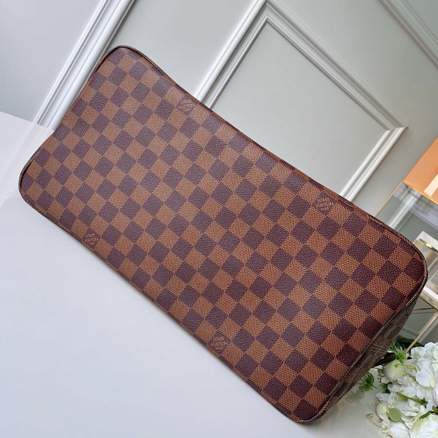 l**is V*t*n neverfull gm