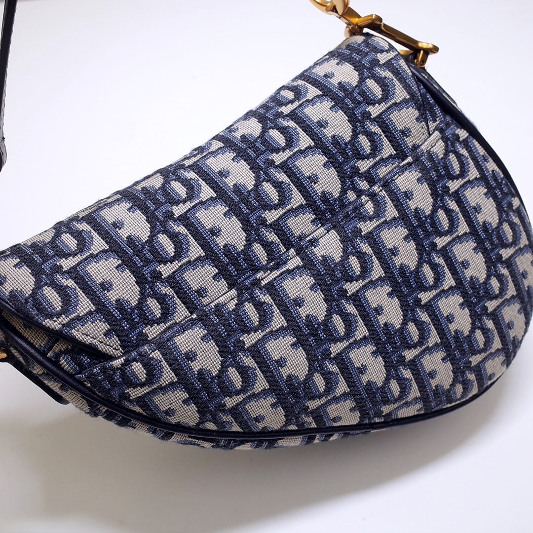 D*or saddle blue