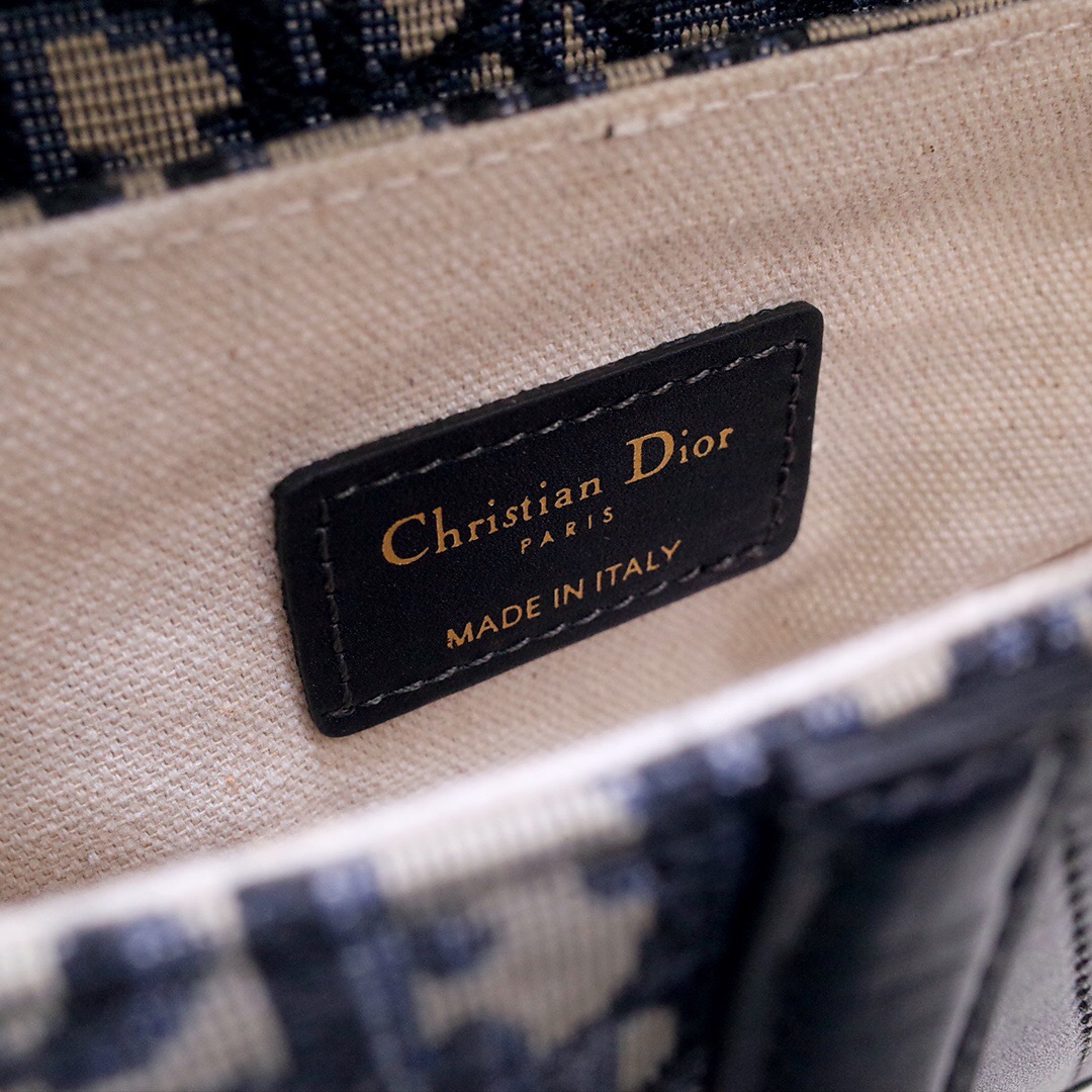 D*or saddle blue