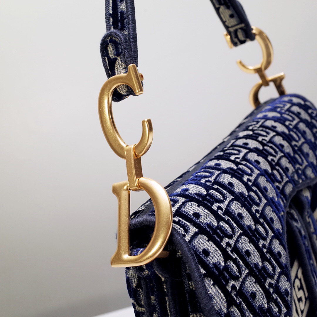 D*or saddle