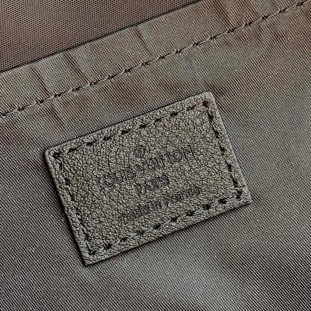 l**is V*t*n monogram backpack pm