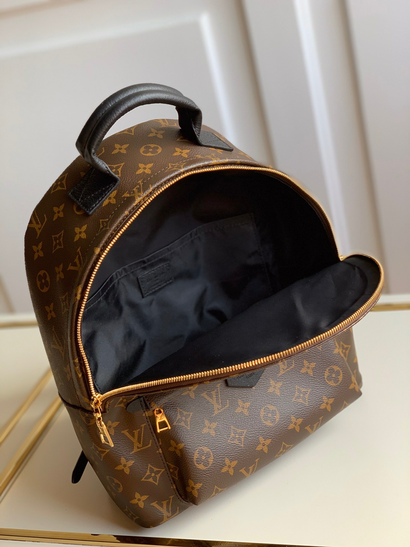 l**is V*t*n monogram backpack gm