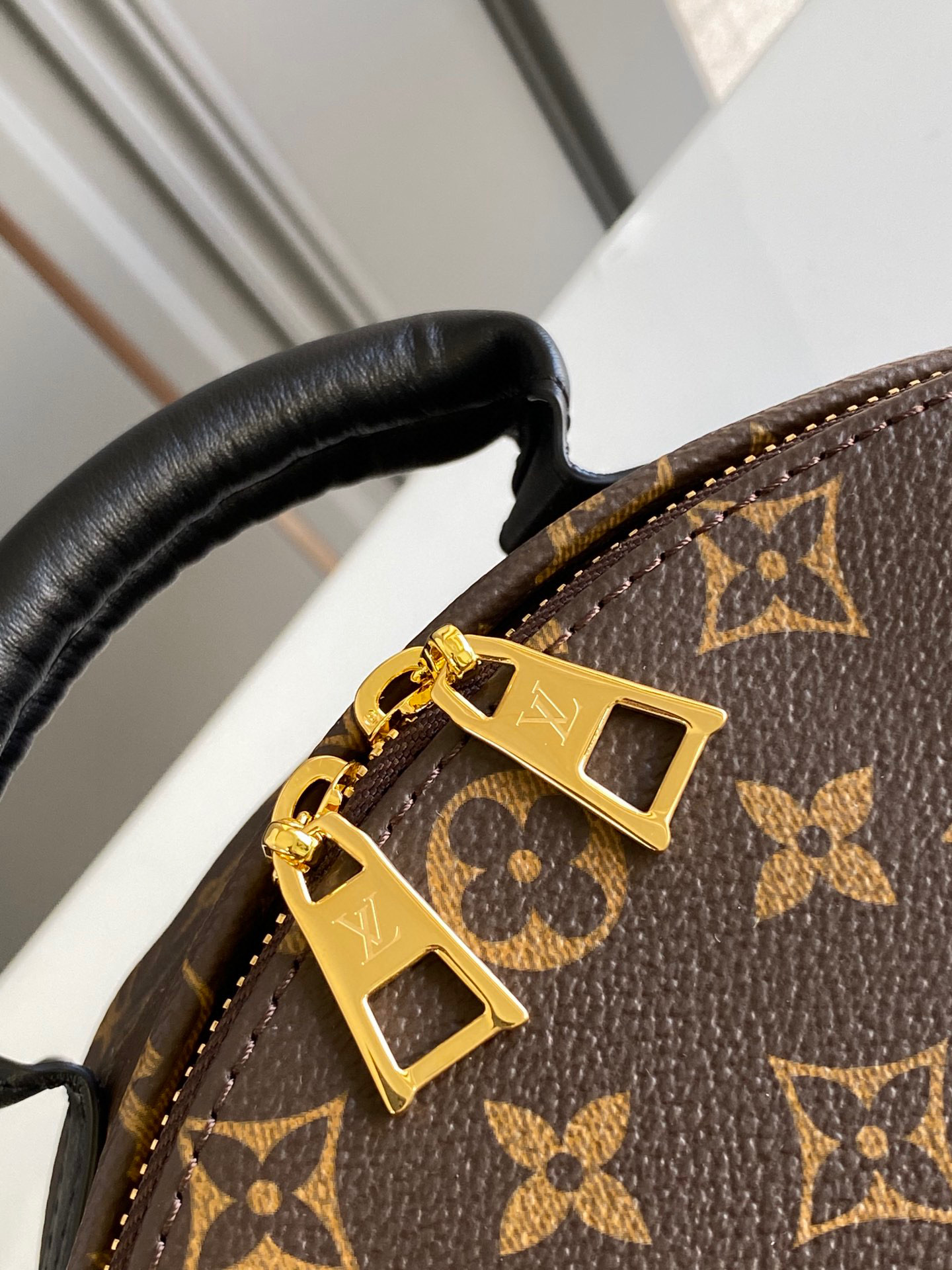 l**is V*t*n monogram backpack gm