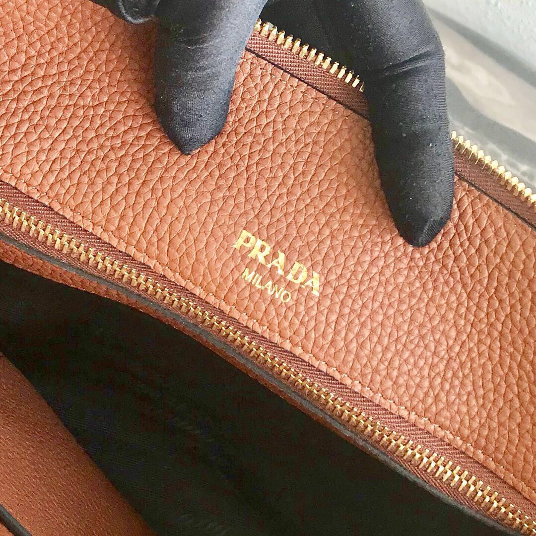 Pra*a tote