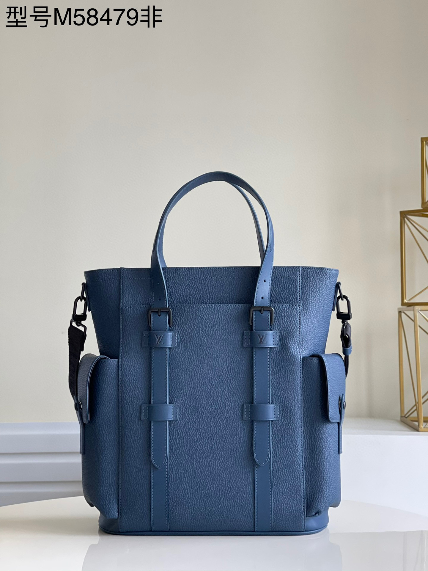 l**is V*t*n christopher tote