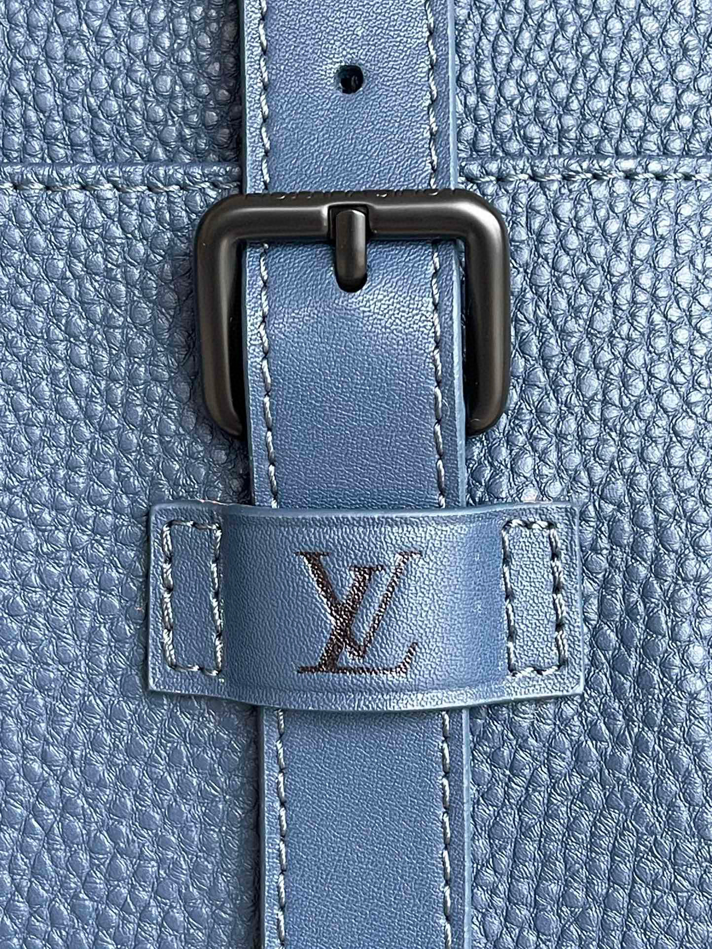 l**is V*t*n christopher tote
