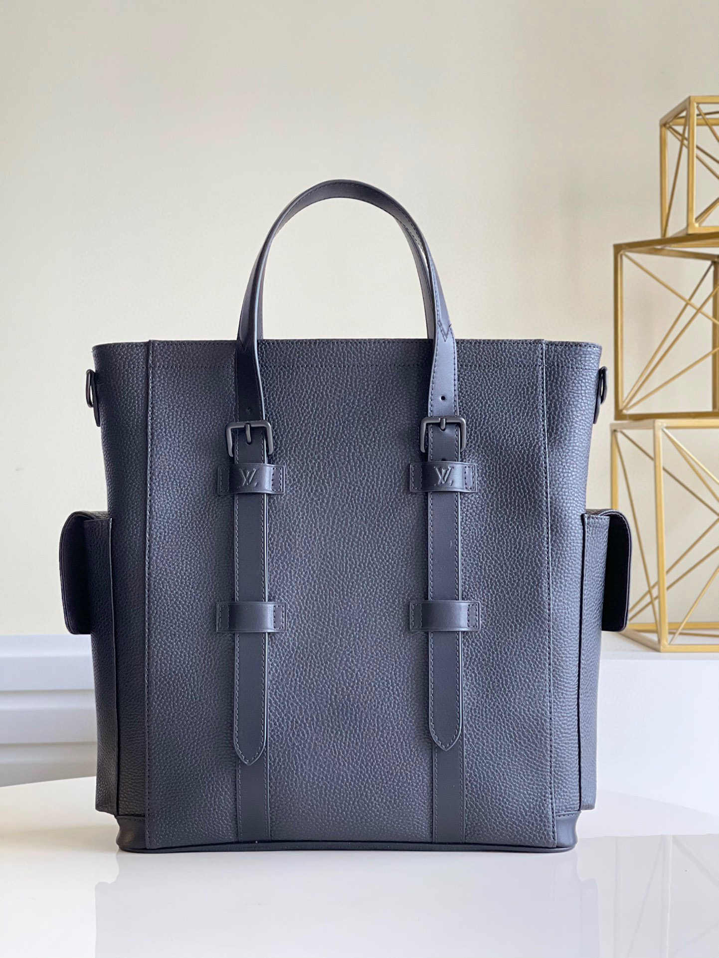 l**is V*t*n christopher tote