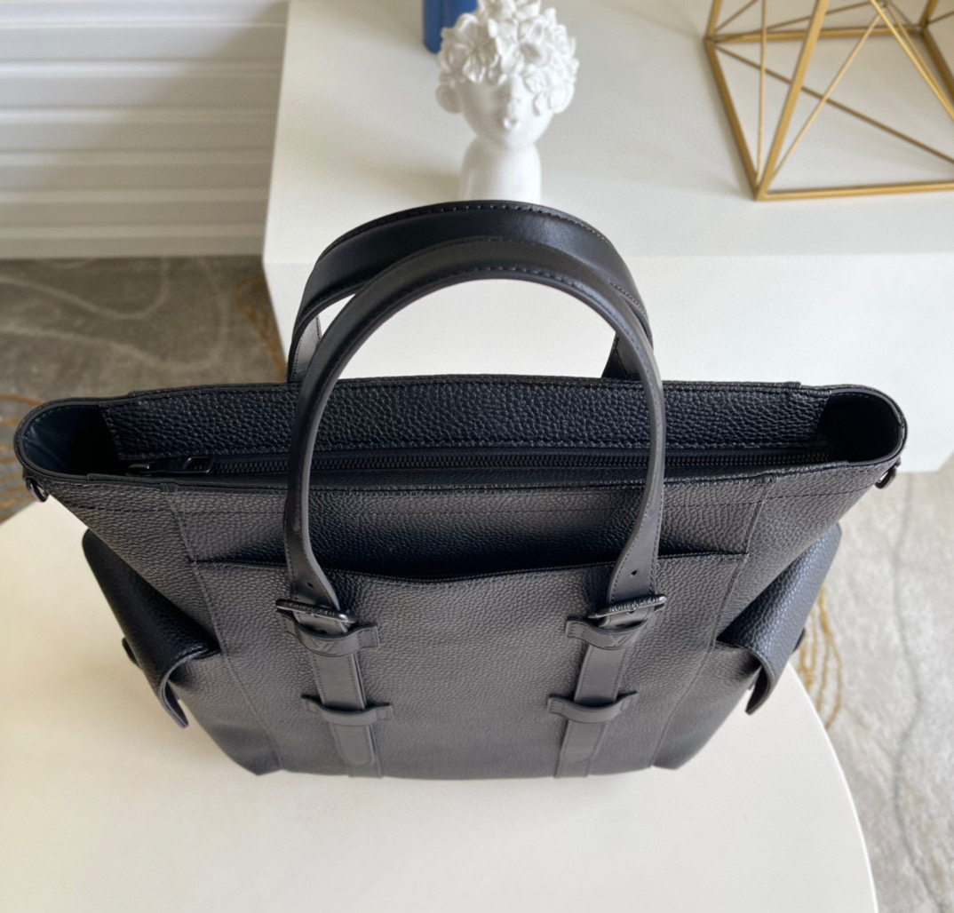 l**is V*t*n christopher tote