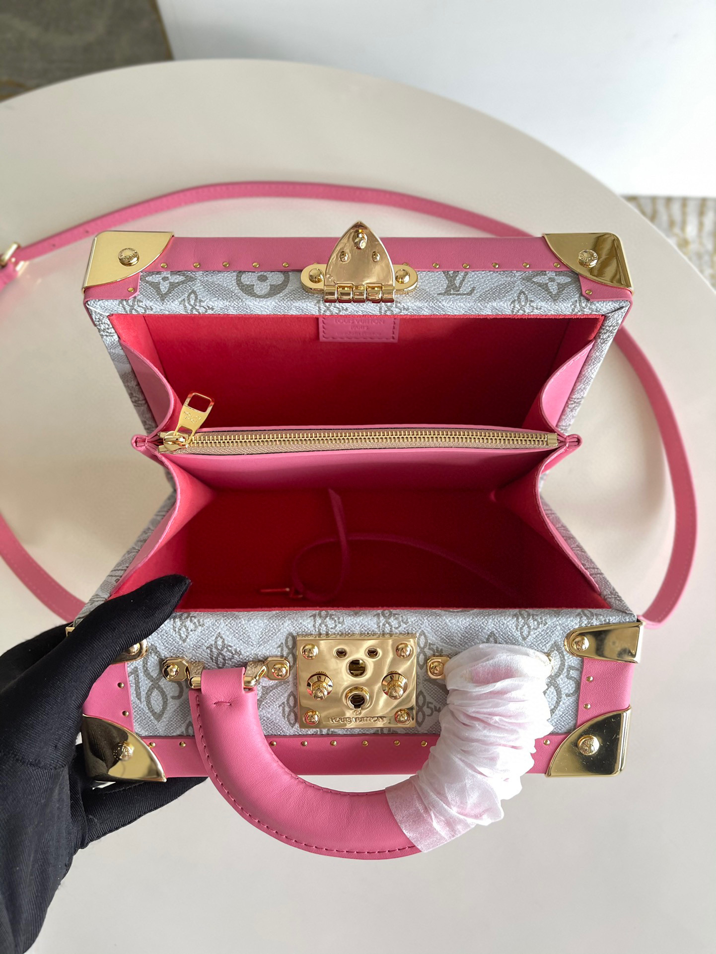 l**is V*t*n valisette tresor box