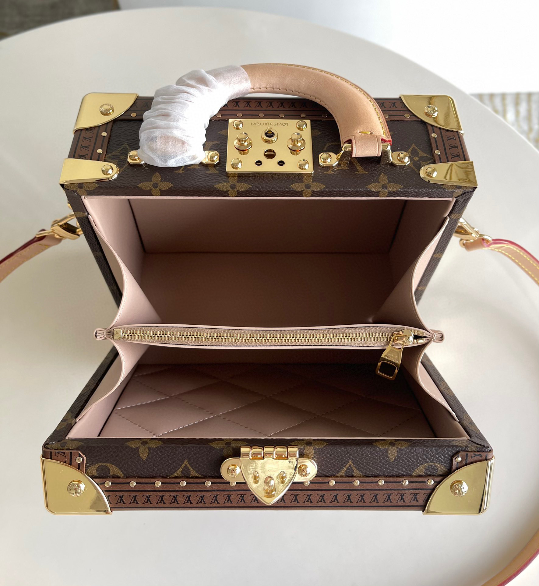 l**is V*t*n valisette tresor box