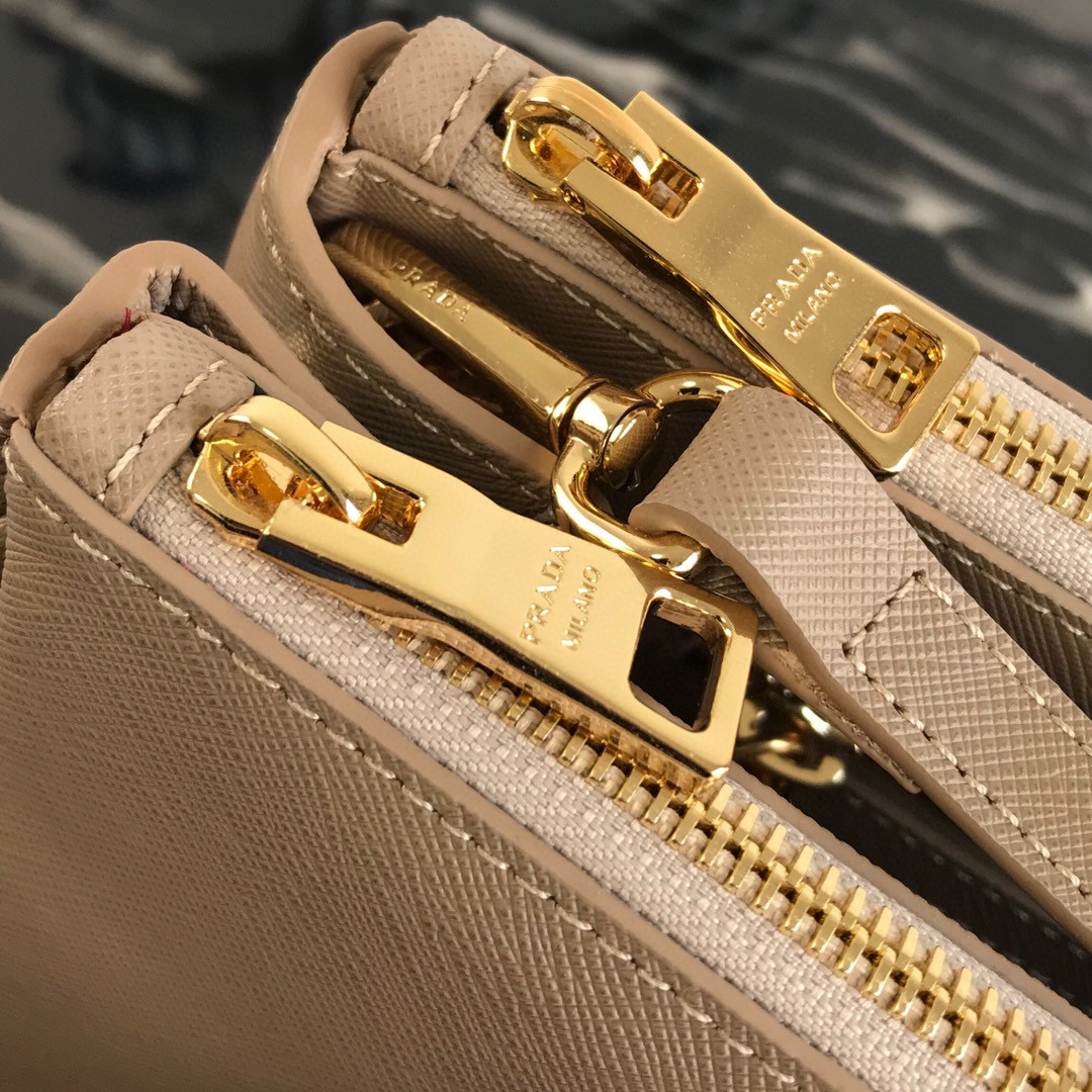 large Pra*a galleria saffiano leather bag