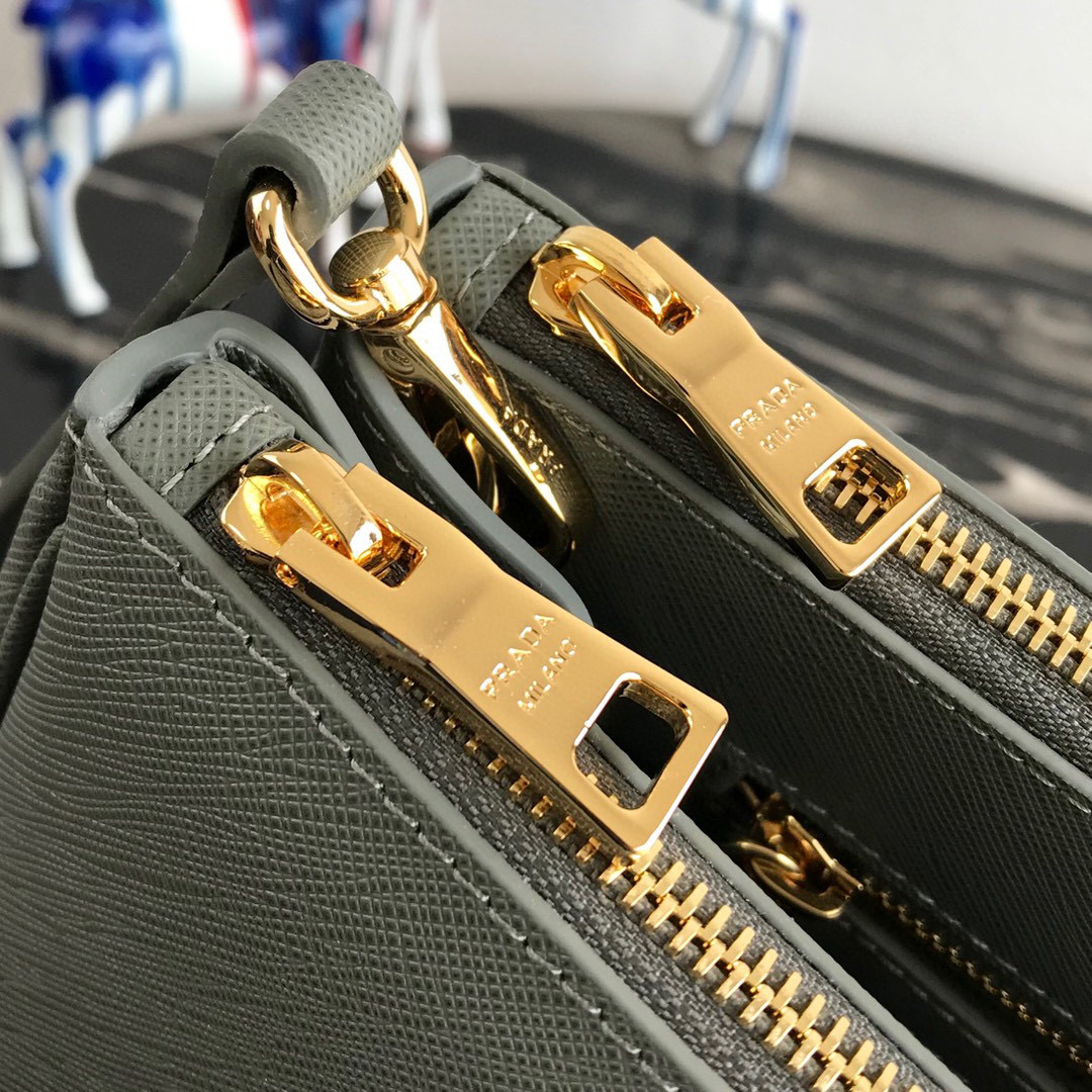 large Pra*a galleria saffiano leather bag