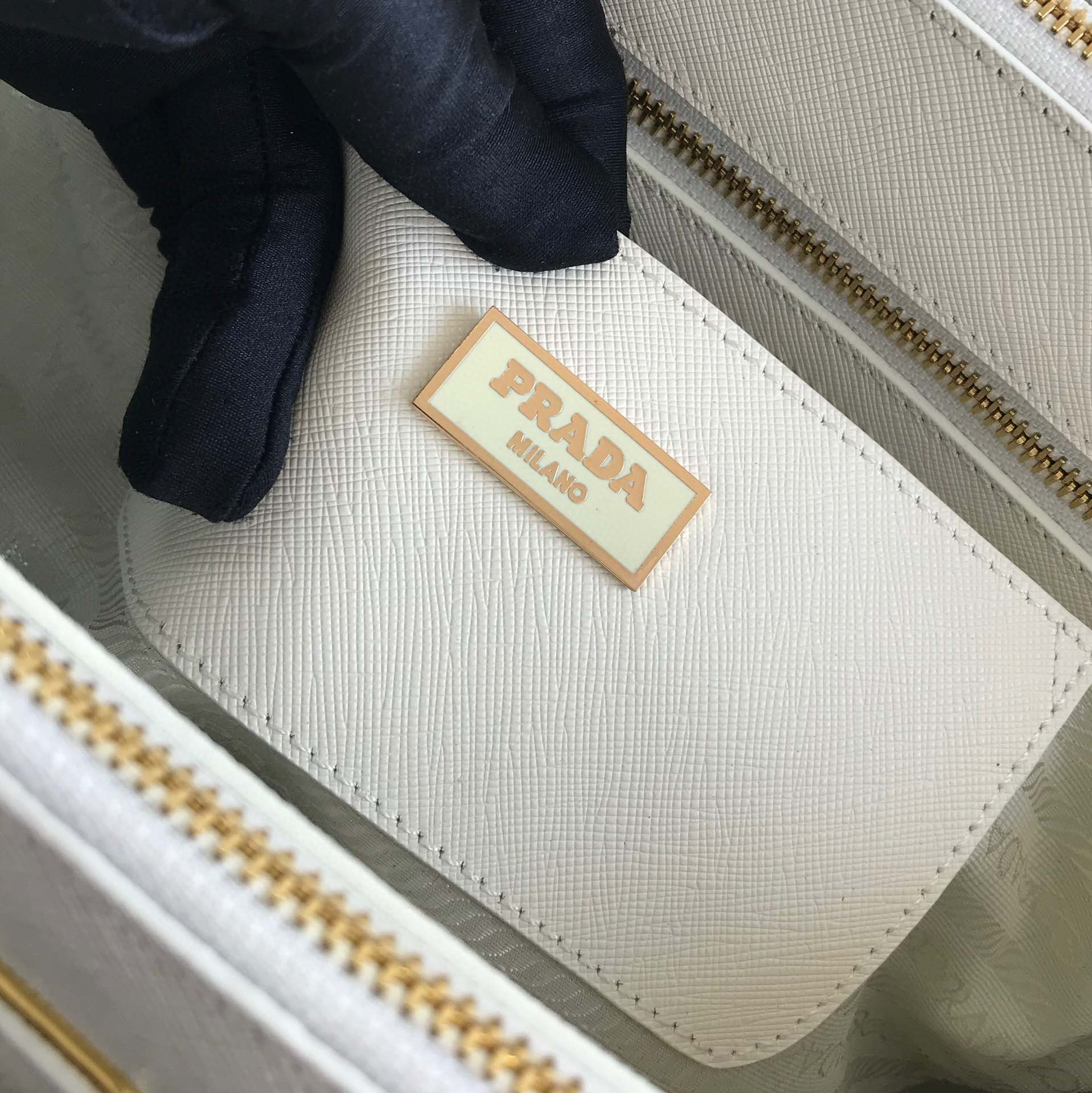 large Pra*a galleria saffiano leather bag