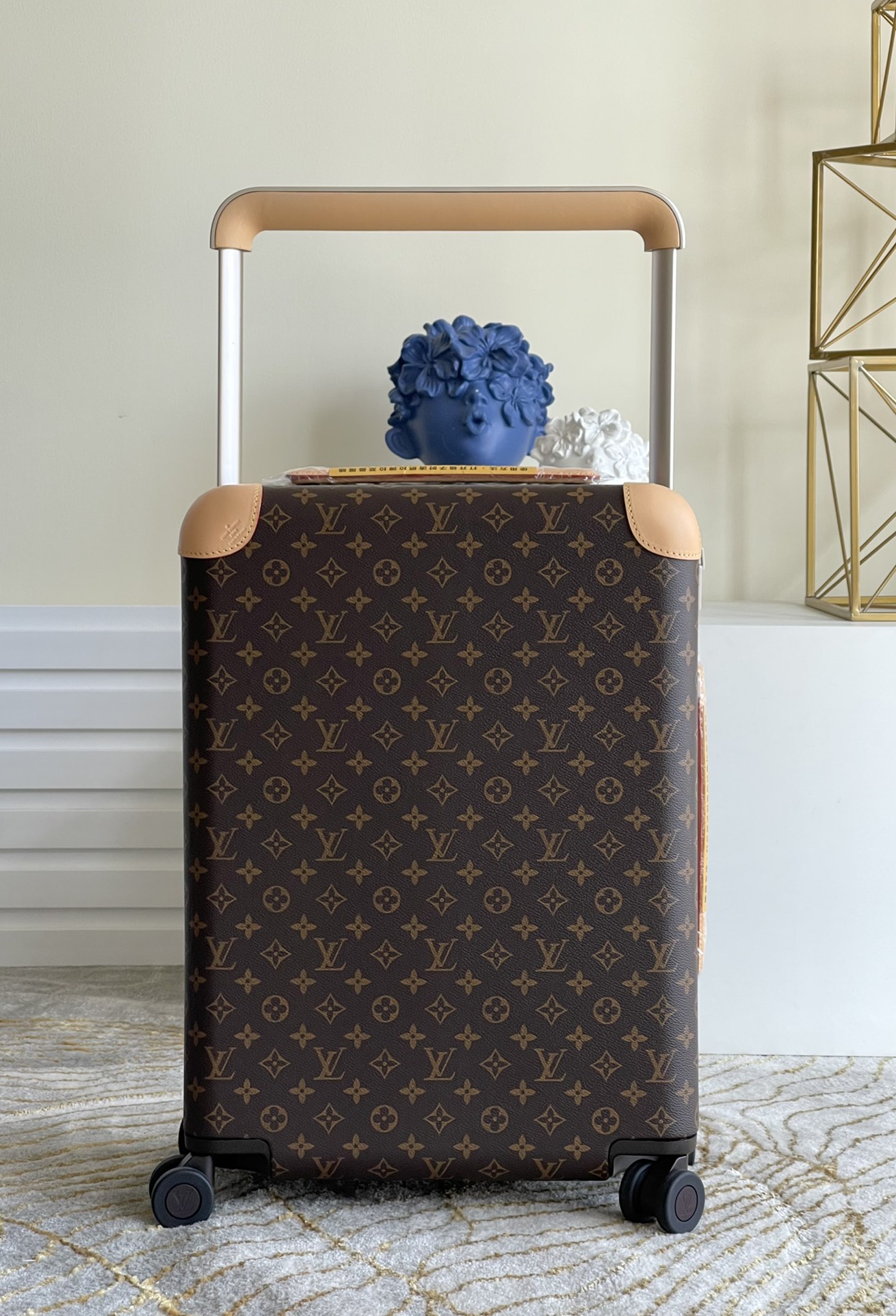 l**is V*t*n travel box