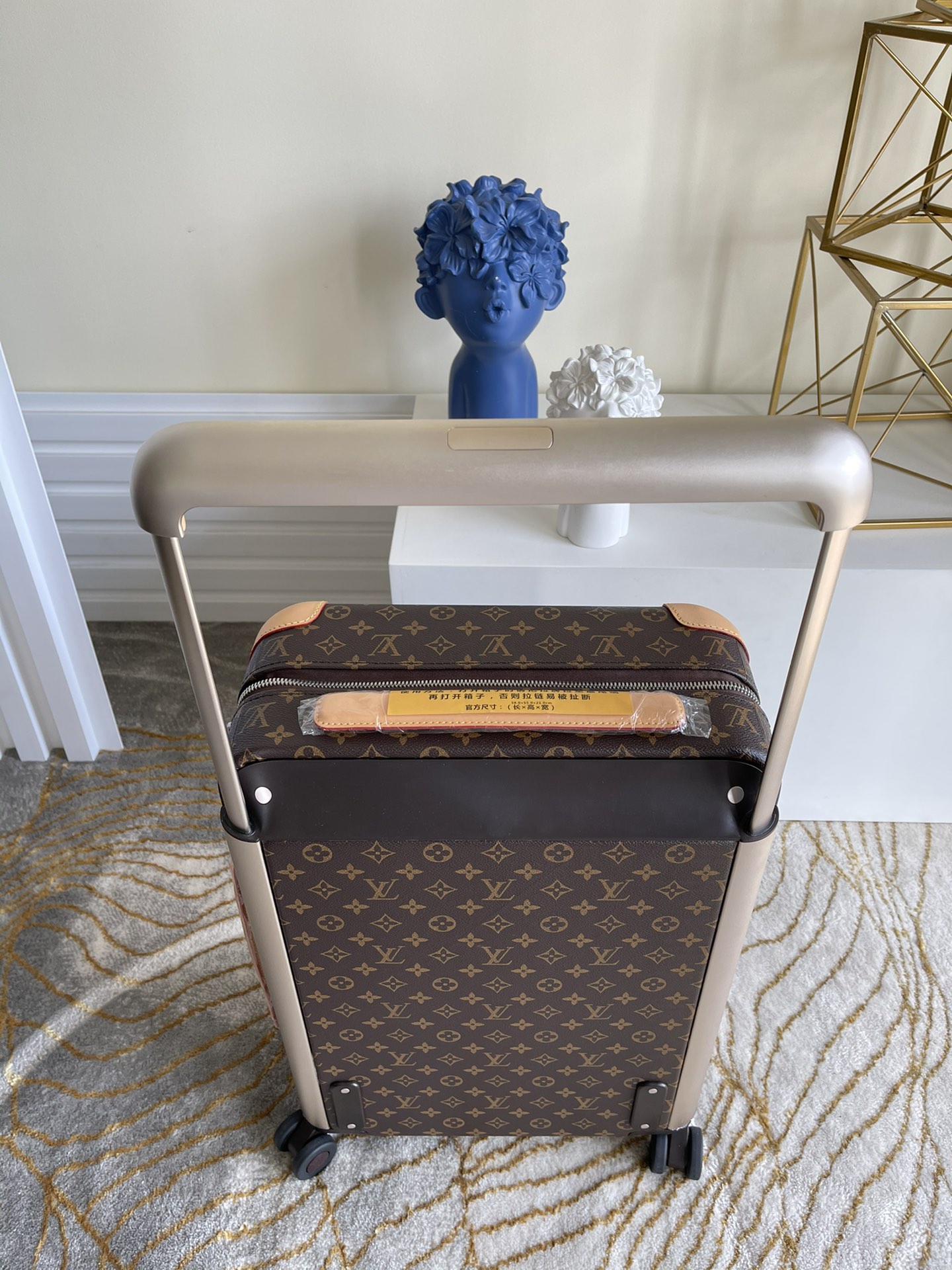 l**is V*t*n travel box