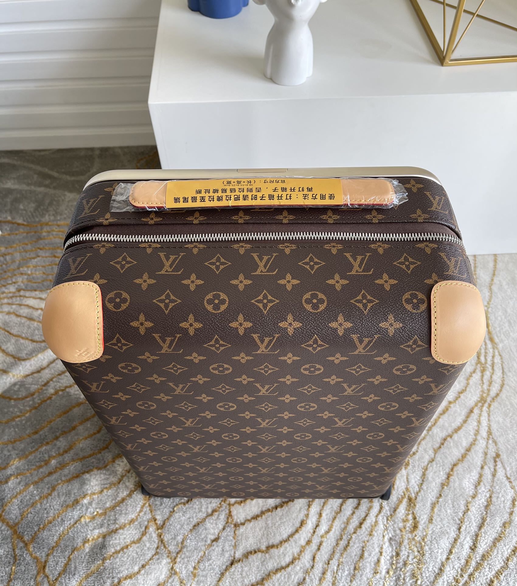 l**is V*t*n travel box