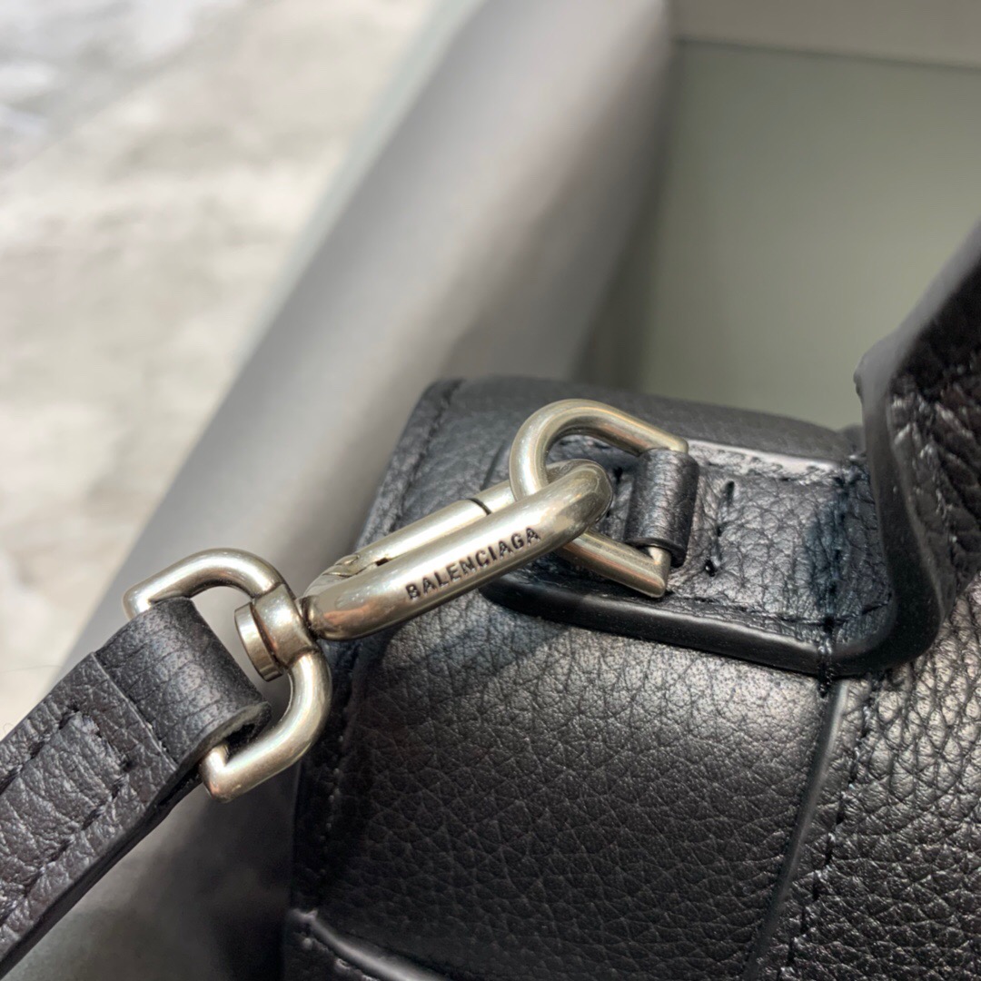 Ba*len*cia*ga hourglass bag
