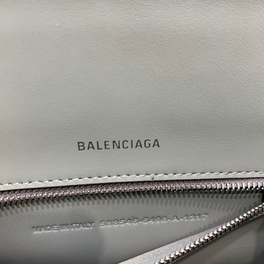 Ba*len*cia*ga hourglass bag