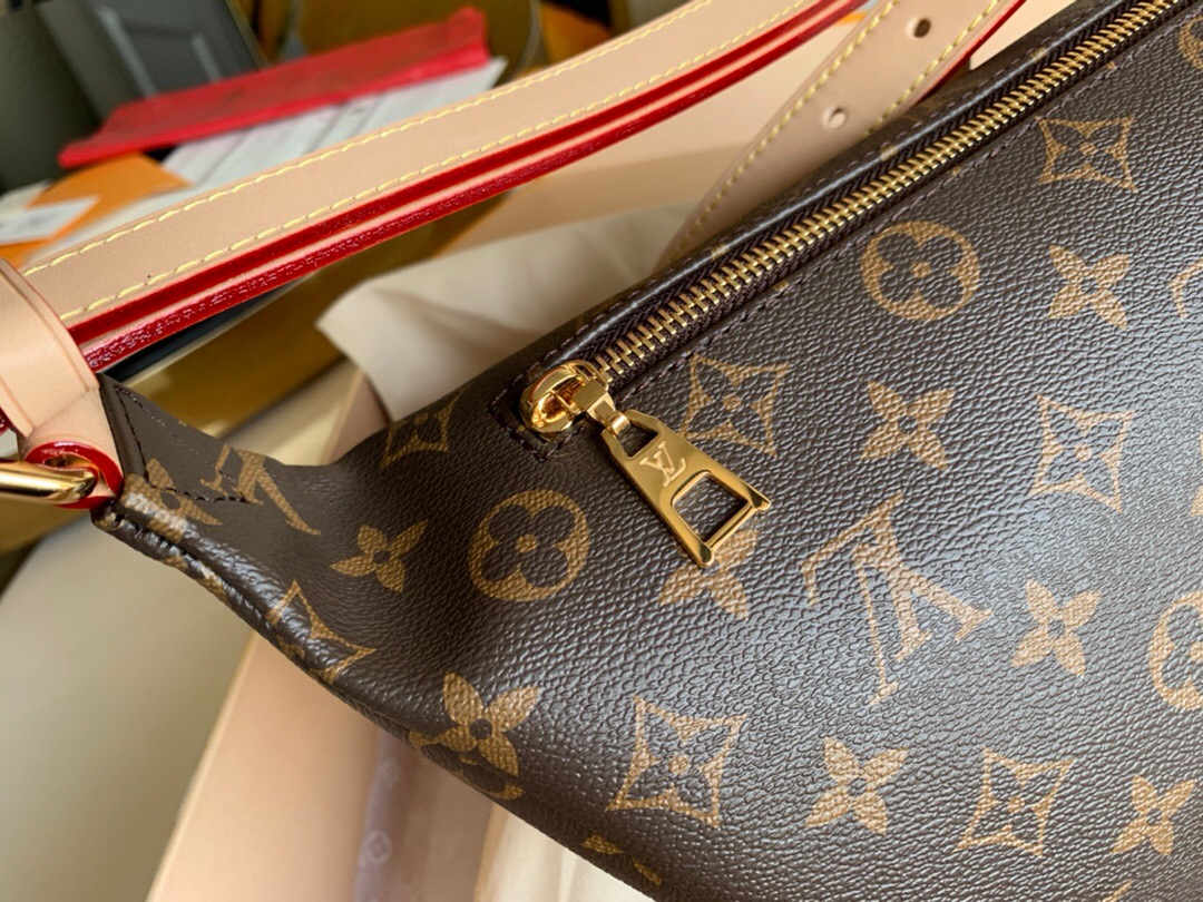 l**is V*t*n bumbag