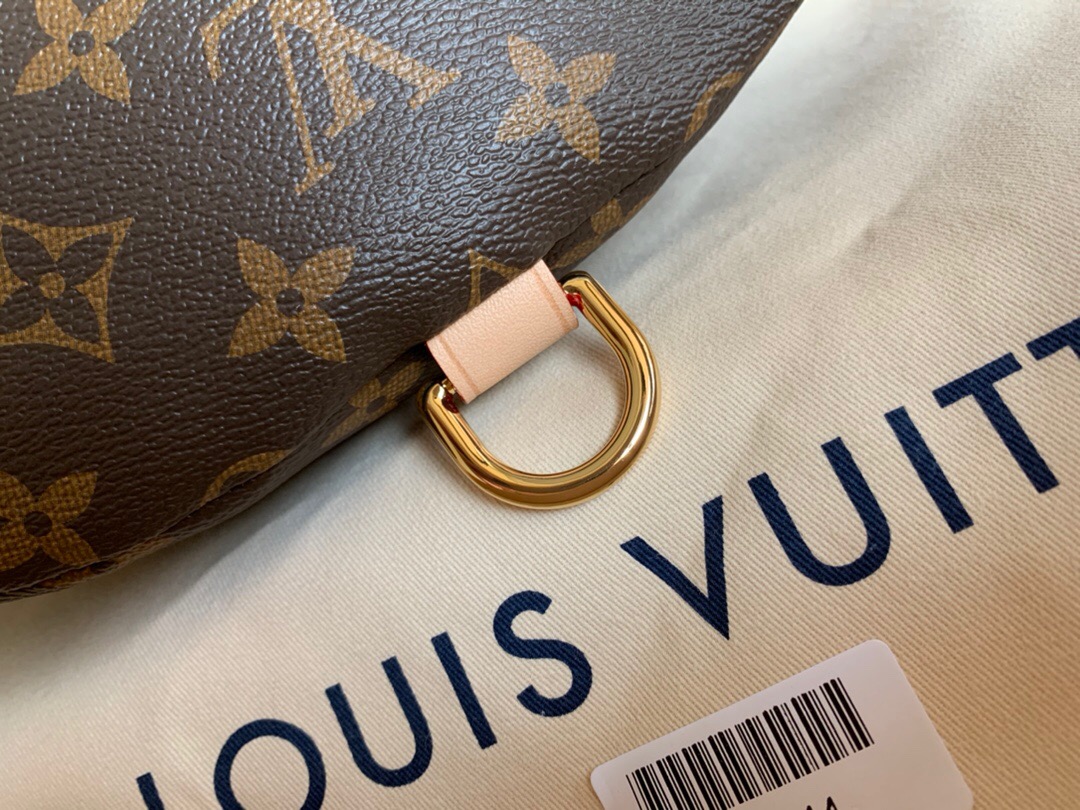 l**is V*t*n bumbag
