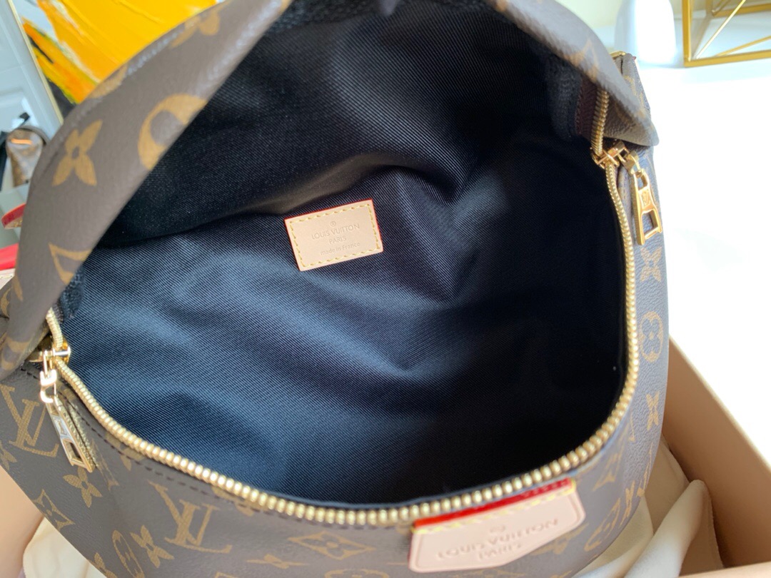l**is V*t*n bumbag