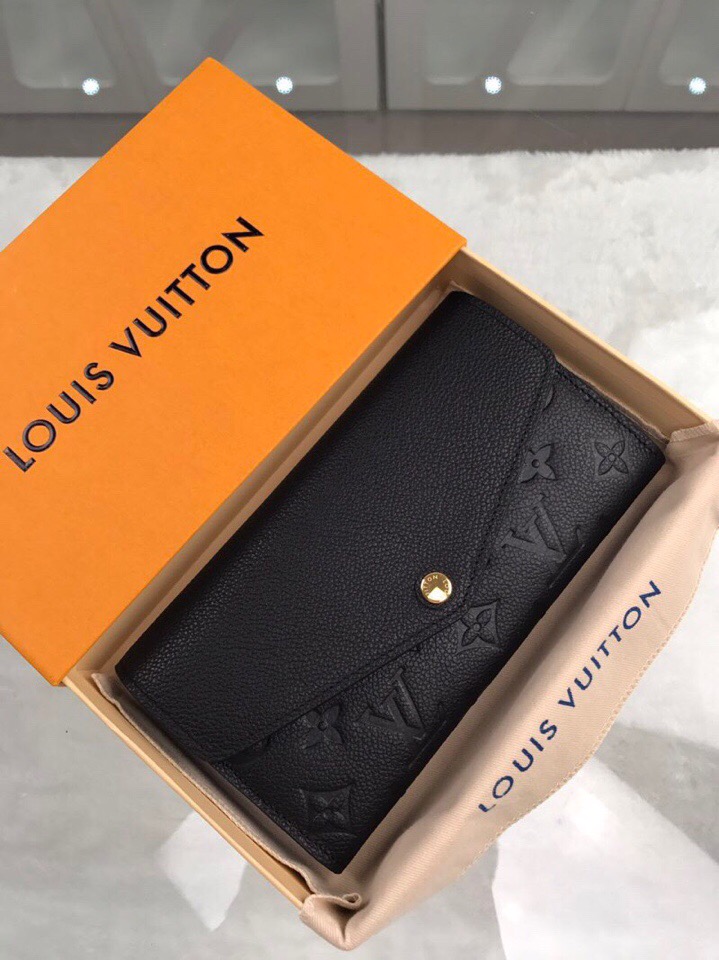 l**is V*t*n wallet