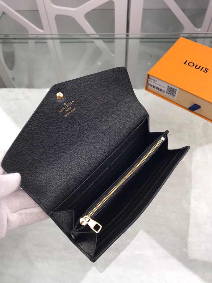 l**is V*t*n wallet