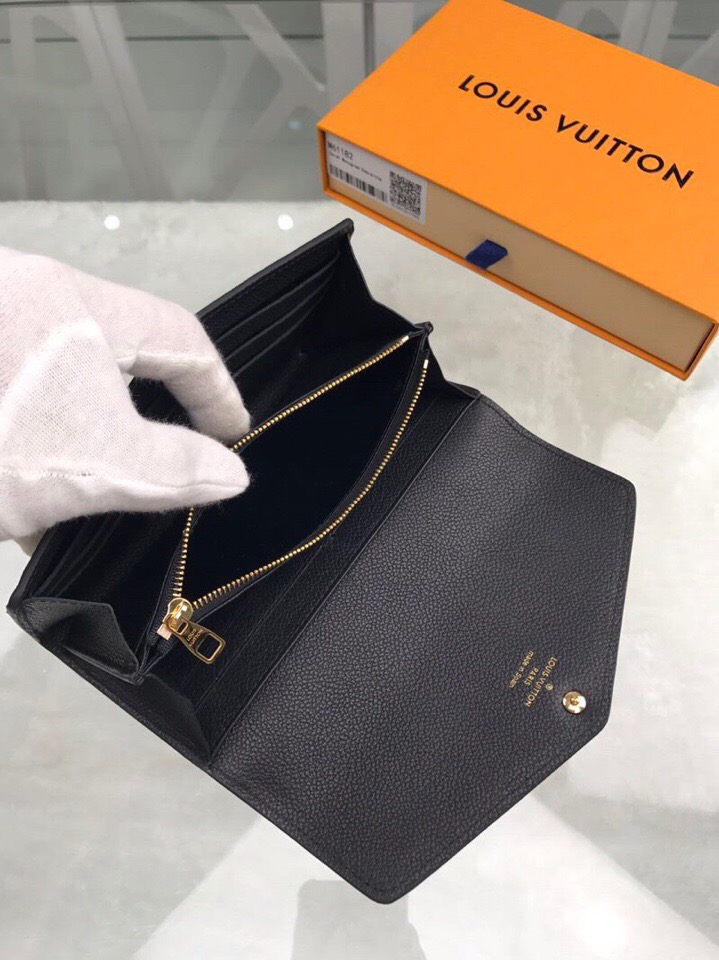 l**is V*t*n wallet