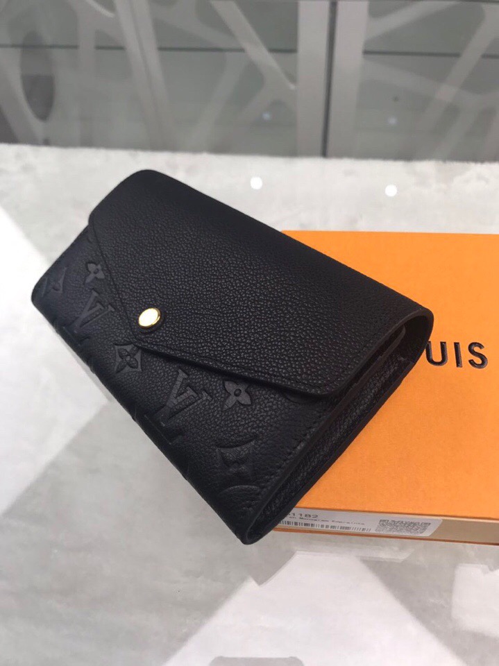 l**is V*t*n wallet