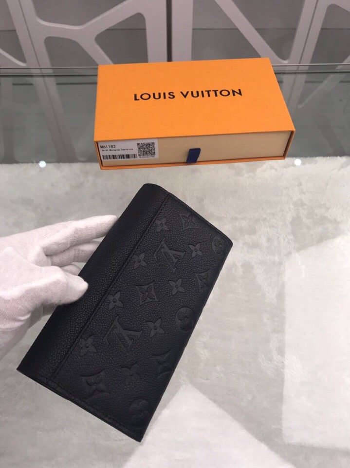 l**is V*t*n wallet