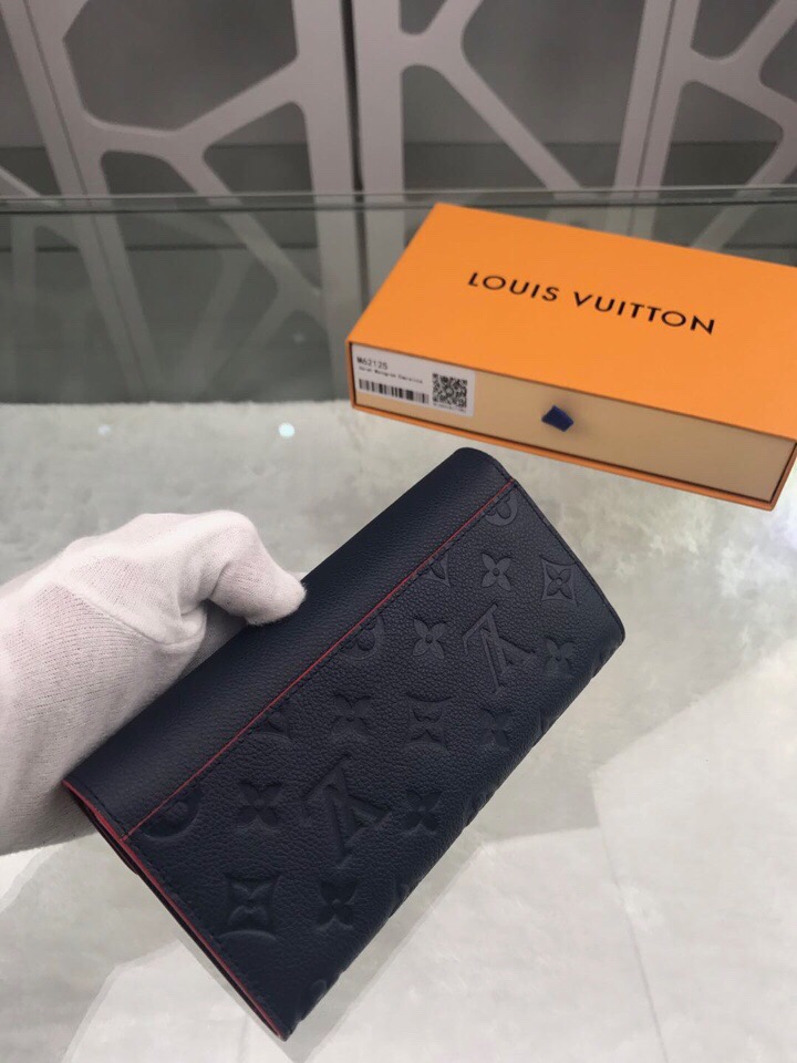 l**is V*t*n wallet navy blue