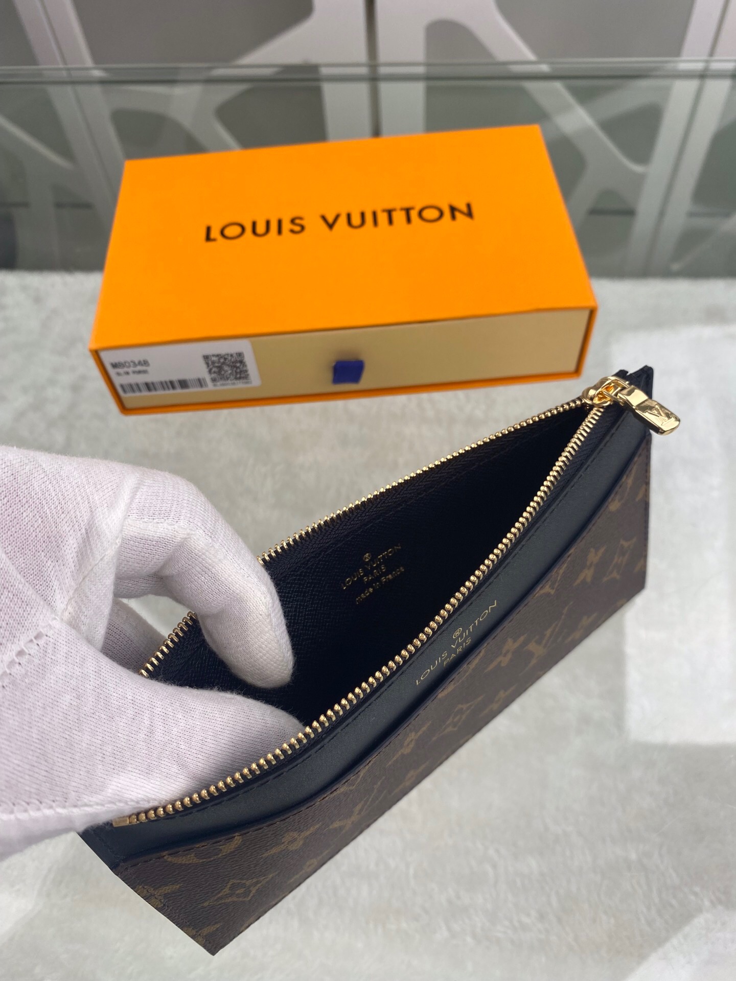 l**is V*t*n wallet
