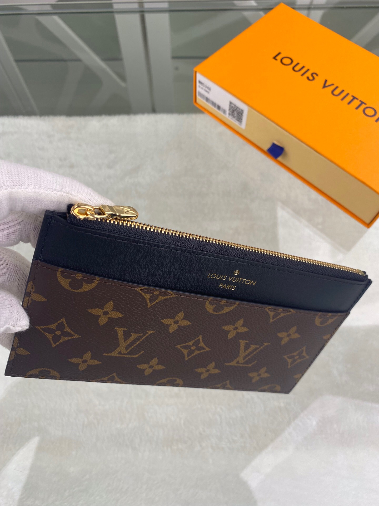 l**is V*t*n wallet