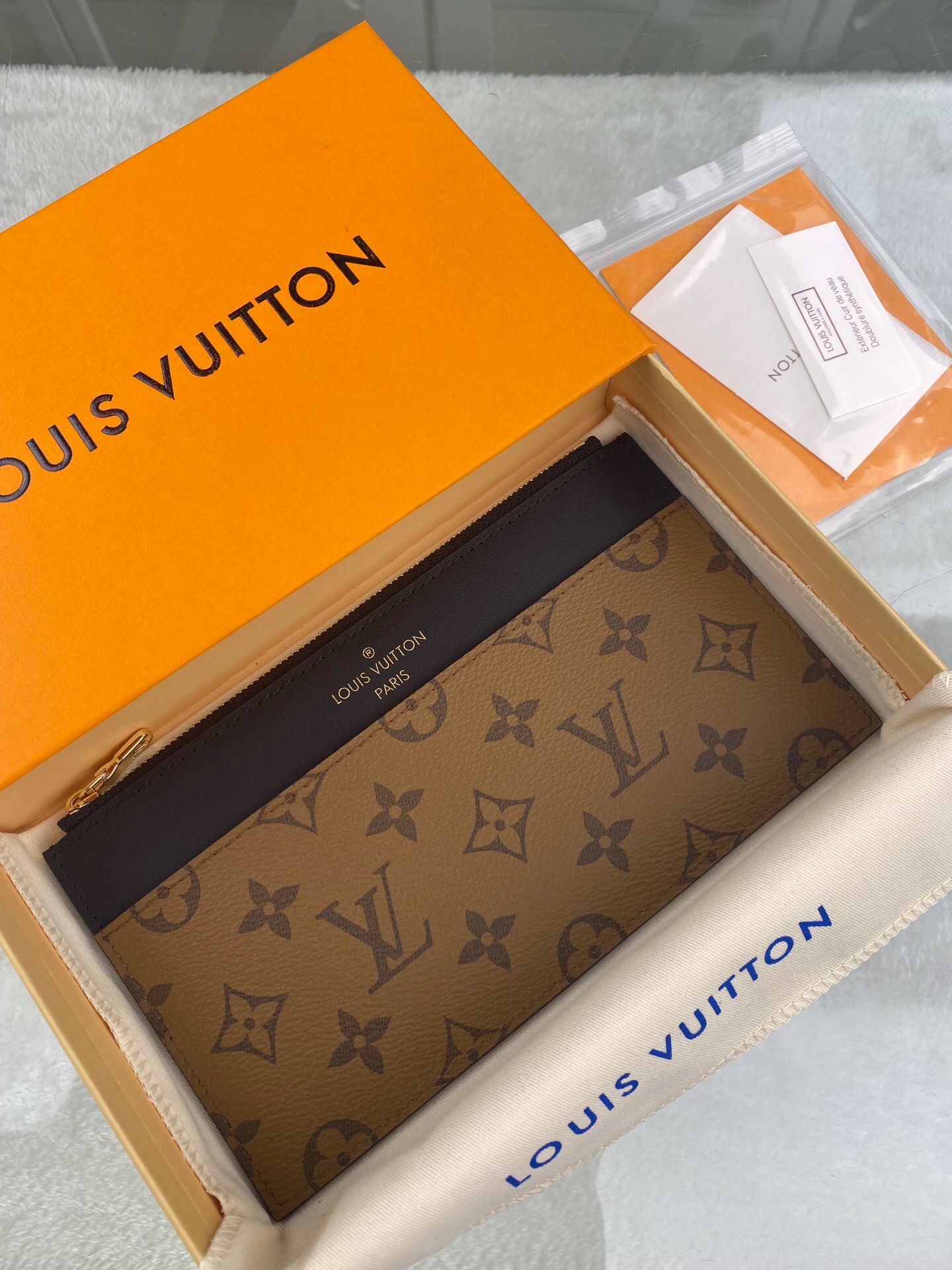 l**is V*t*n wallet