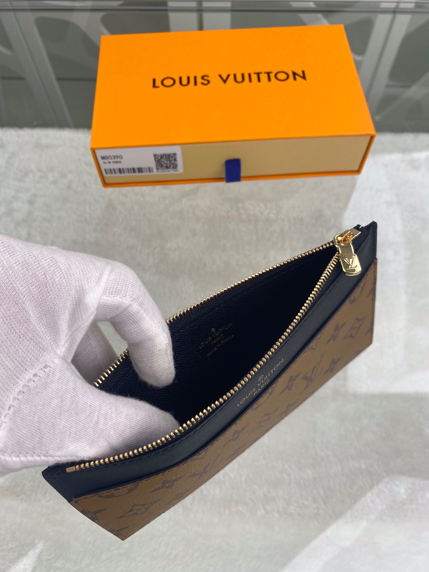 l**is V*t*n wallet