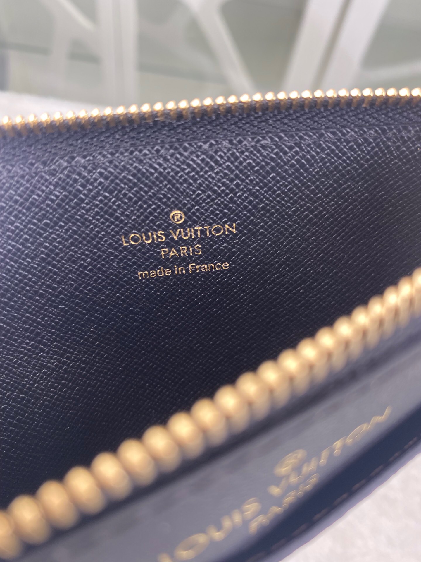 l**is V*t*n wallet