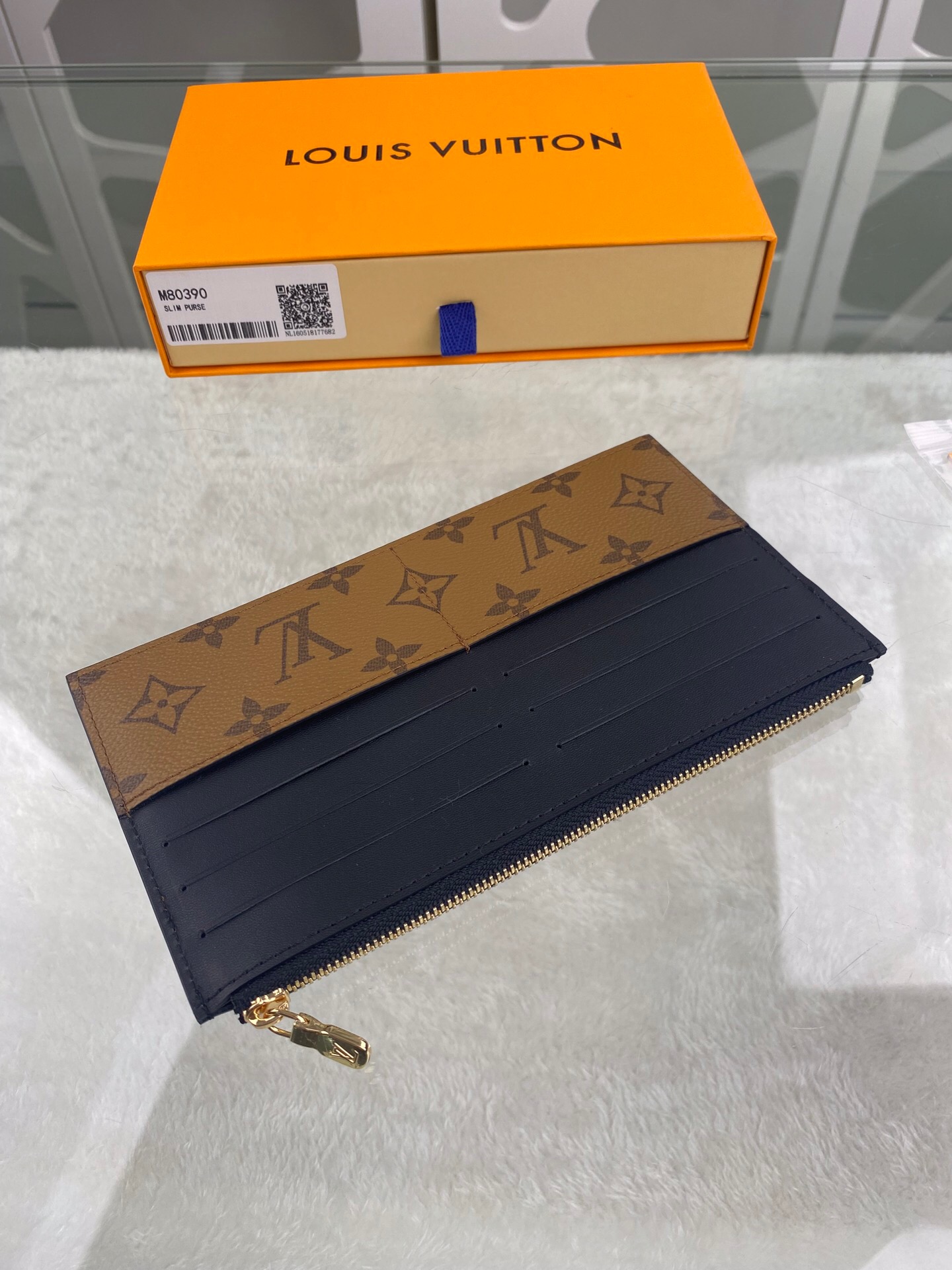 l**is V*t*n wallet