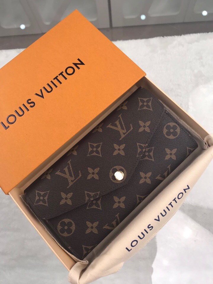l**is V*t*n wallet