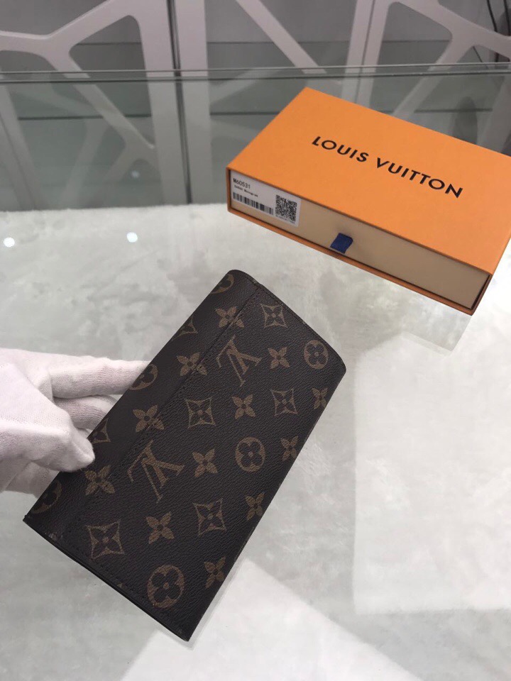 l**is V*t*n wallet