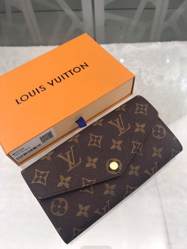 l**is V*t*n wallet