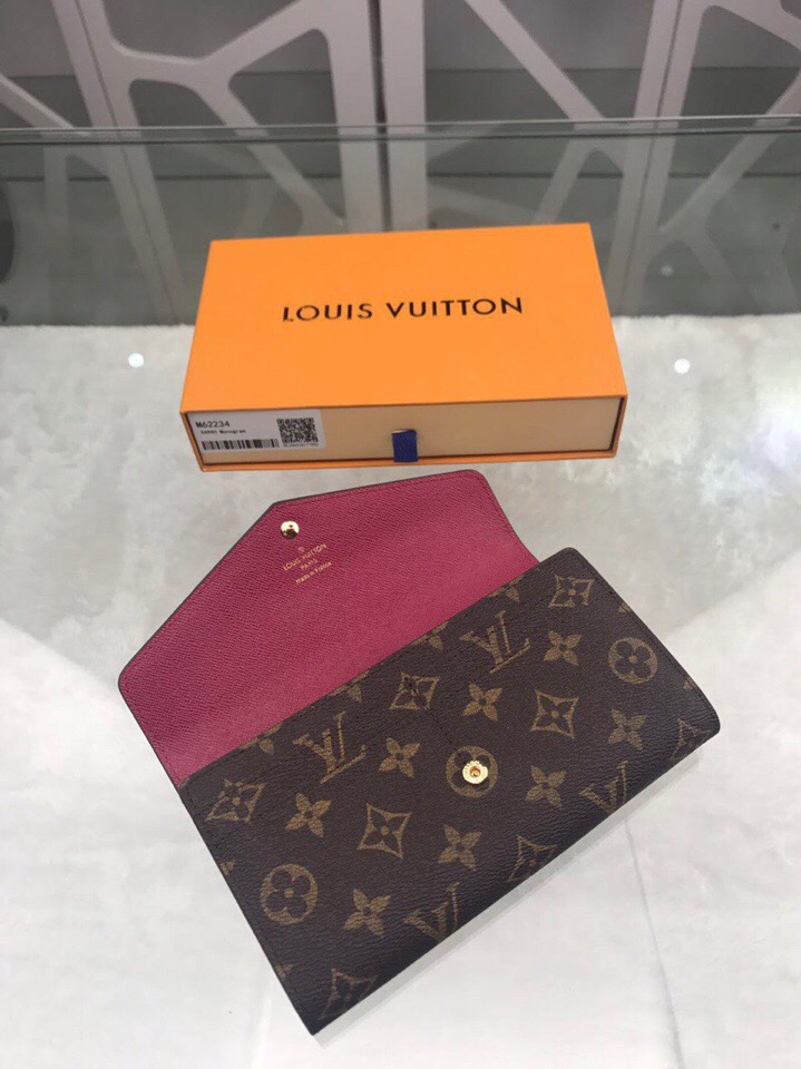 l**is V*t*n wallet