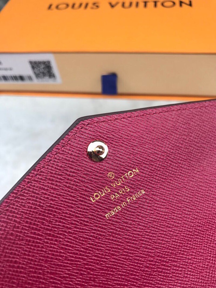 l**is V*t*n wallet
