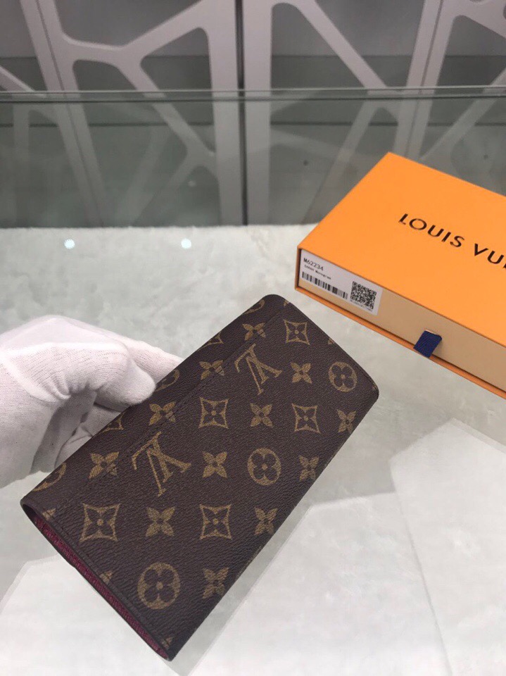l**is V*t*n wallet
