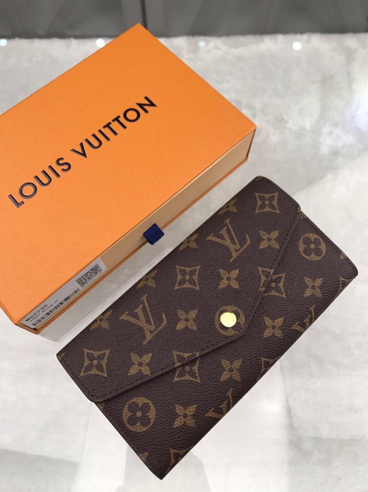 l**is V*t*n wallet