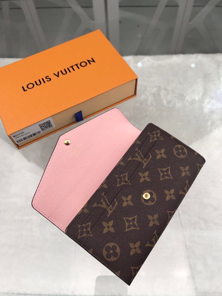 l**is V*t*n wallet